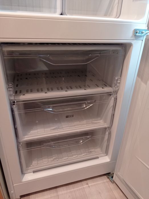Продается Indesit холодильник