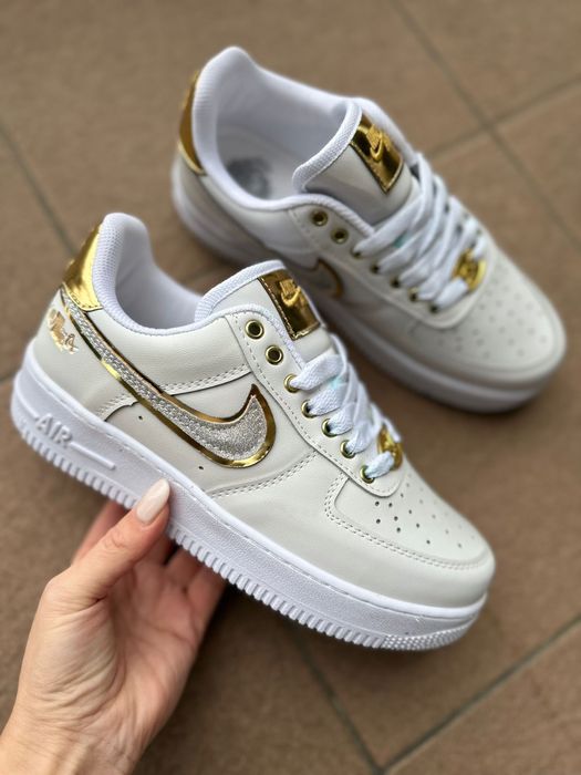 Adidasi Nike dama alb