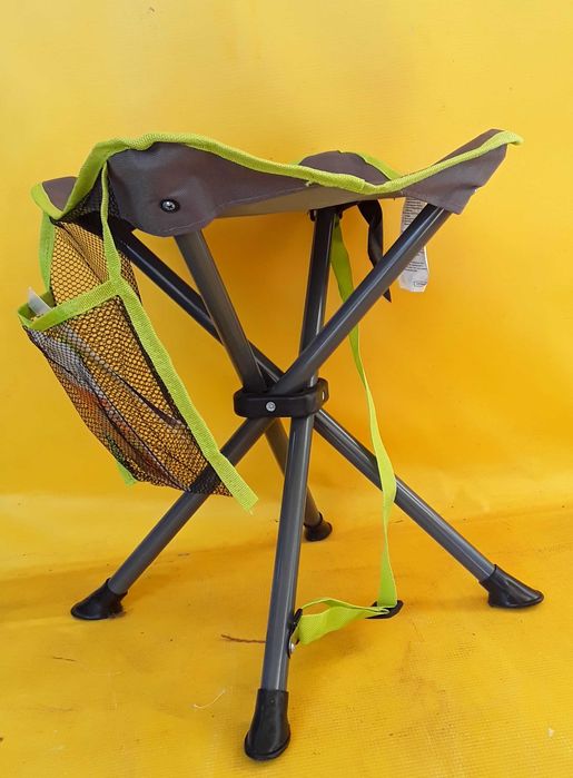 Scaune pliabile cu 4 picioare pentru Camping, Pescuit NOI - 40 Lei