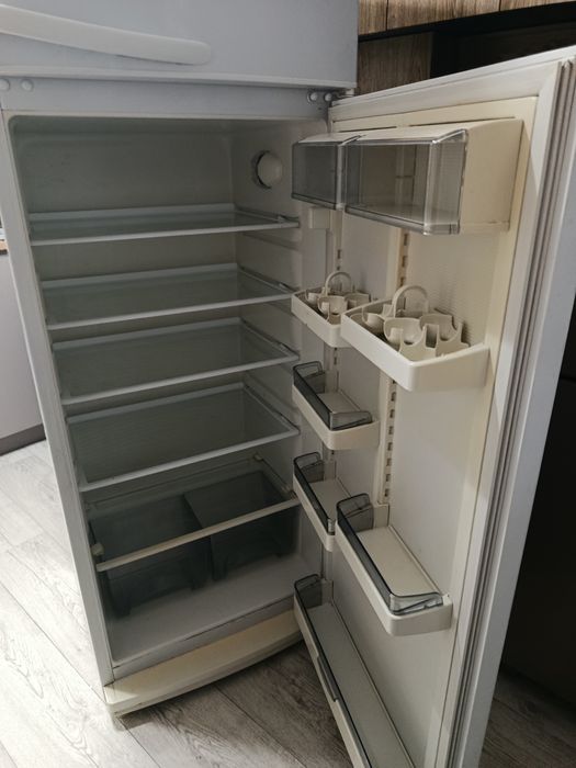 Холодильник двухкамерный