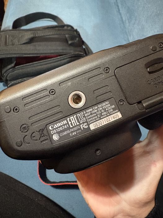 Aparat Foto Canon Eos 2000D