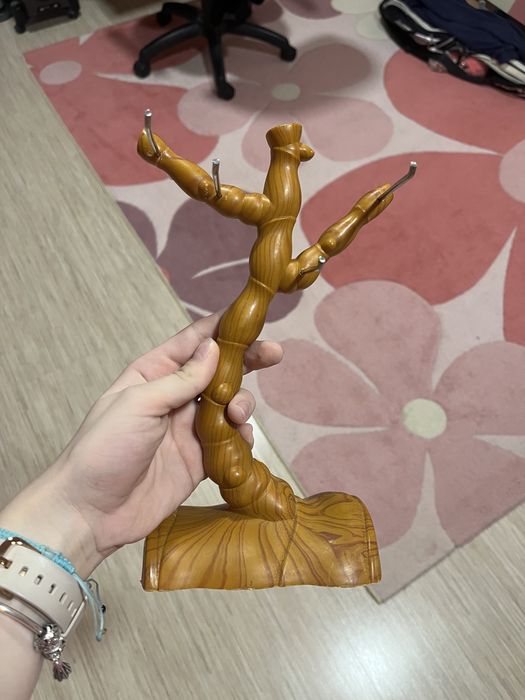 Поставка за бижута и прибори