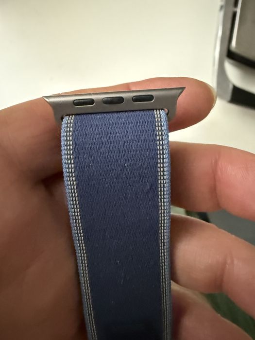 Curea Apple Watch 49mm Blue/Bright Blue Trail Loop – S/M Natural Titanium ,ca noua + incarcator Apple watch.