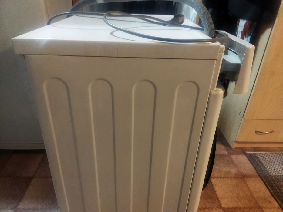 Машинка стиральная автомат