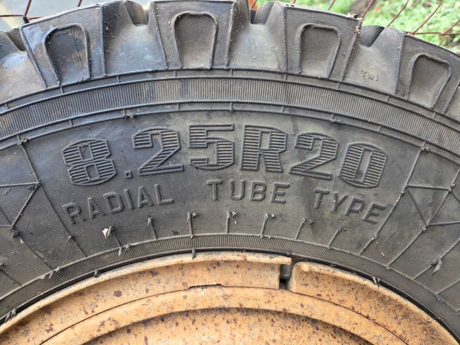 Руски гуми с джанти 8,25R20 меча лапа