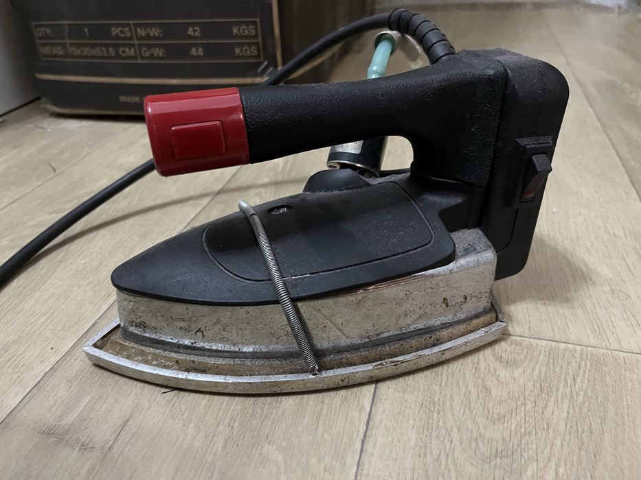 Срочно продам утюг