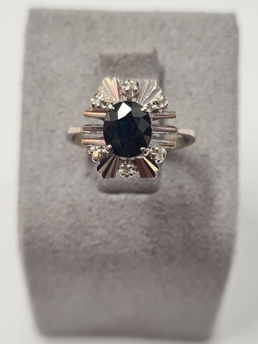 Inel din aur alb 18k, cu safir natural si diamante naturale, IAU828