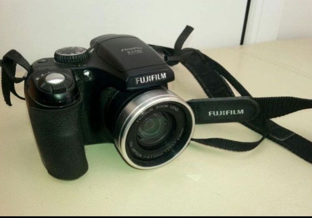 camera foto Fujifilm 5700 funcțională, stare buna

Vand Fujifilm Finep