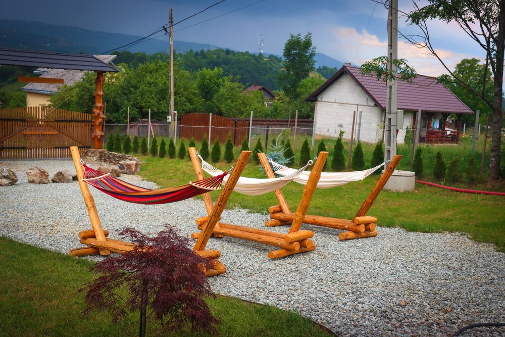 Balansoare lemn , hamac,mobilier grădină