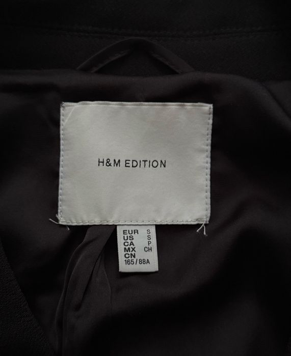 Пиджак H&M.