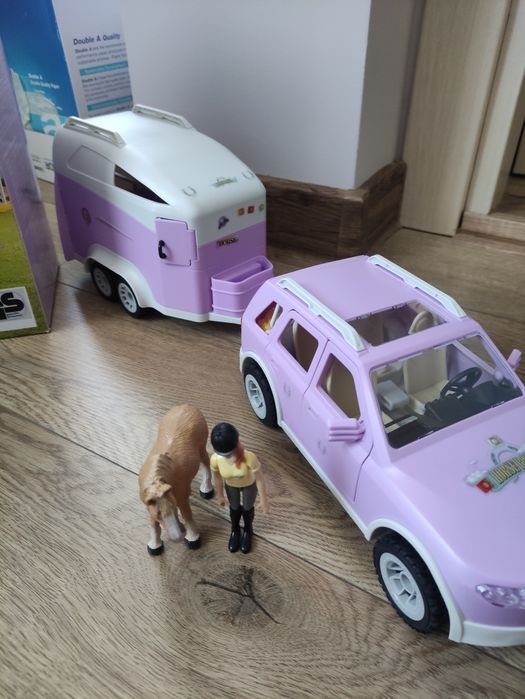 Джип с ремарке за ферма