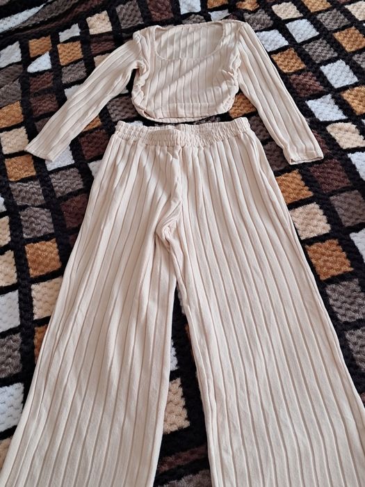 Дамски едноцветен комплект