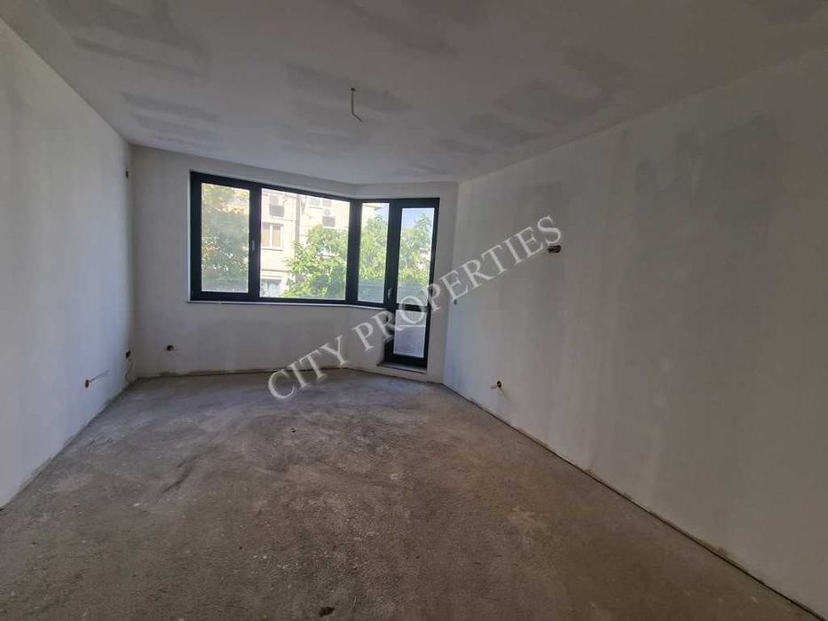 Продава се Тристаен апартамент в Благоевград, Освобождение - 110 кв.м за 1091 €/кв.м - Снимка #1