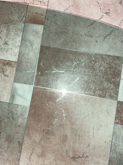 Продам передние два стекла приора оригинал