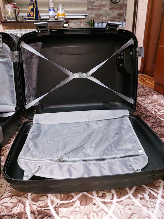 Набор чемоданов на колесиках