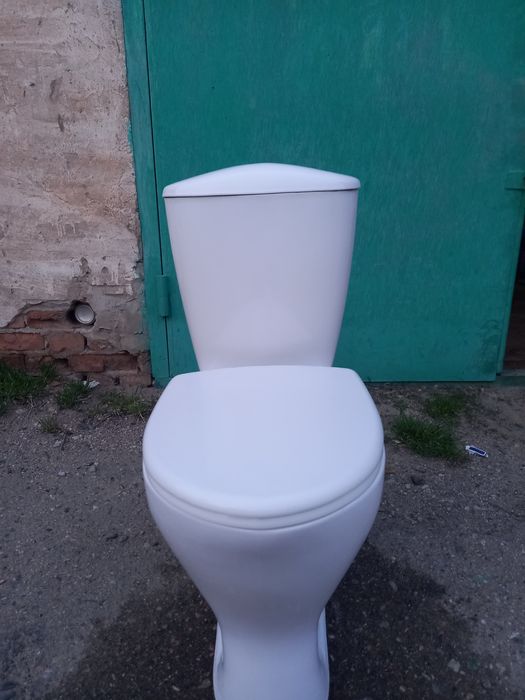 Продаётся унитаз с установками  25000 тг.