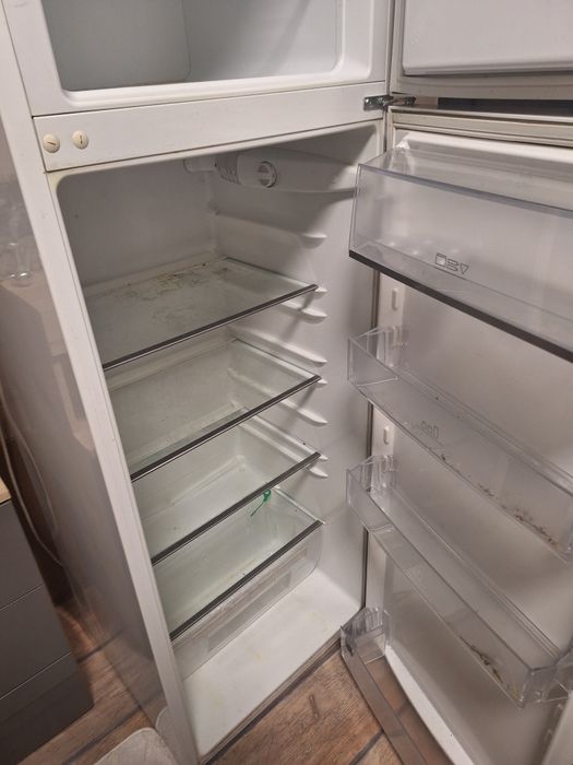 Хладилник с камера Електролукс