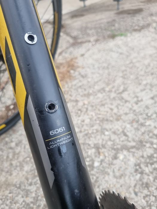 Vând bicicleta în stare buna .