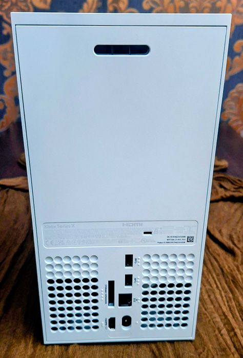 Pachet / Xbox Series X Digital Edition 1TB + Controller cu huse și baterie reîncărcabilă + Căști Xbox Series Wired + Genți transport + Cabluri