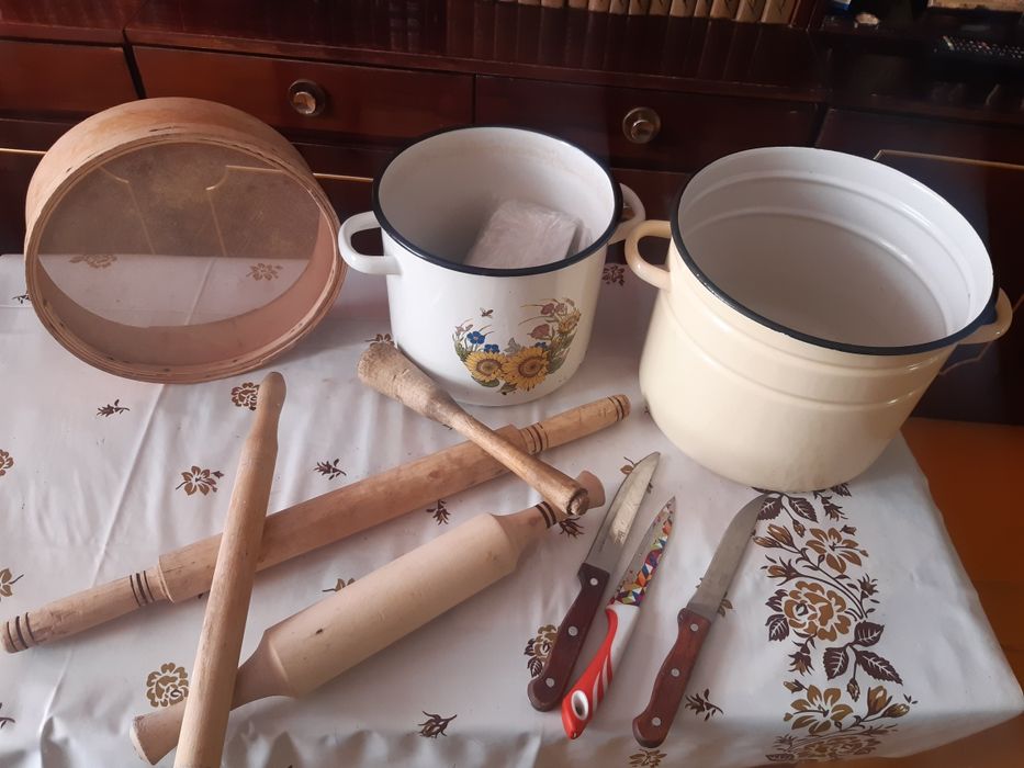 Посуды и сито...