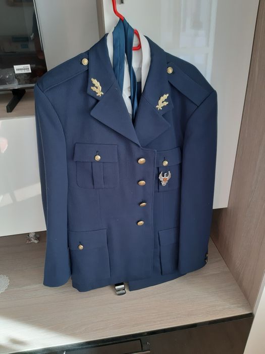 Vând ținută militară de oraș aviație .