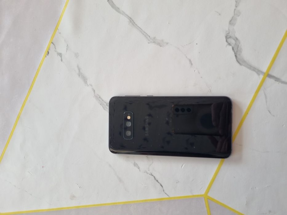 Самсунг         с10