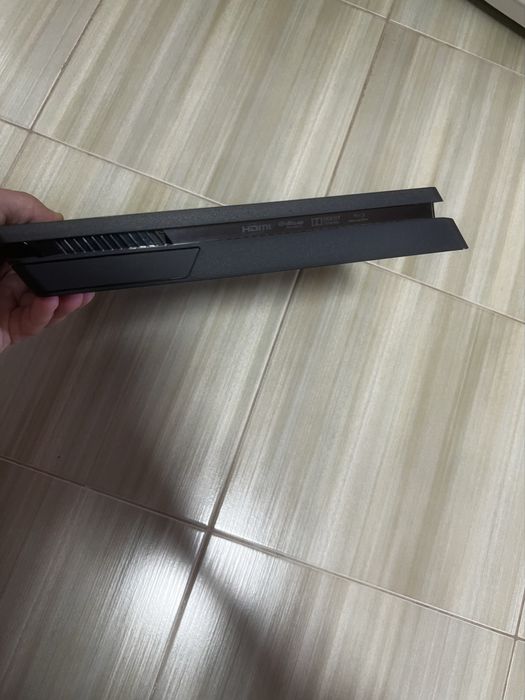 Vand Playstation 4 slim 500gb