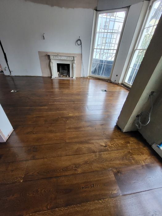 Raschetez parchet ,scari si reconditionez usi.