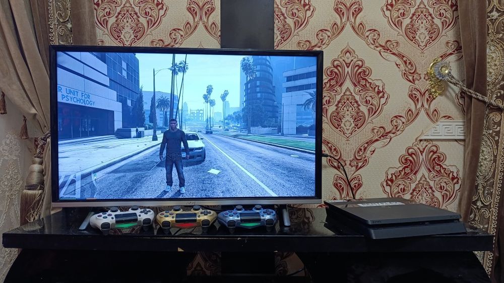 Playstation-4. 1TB