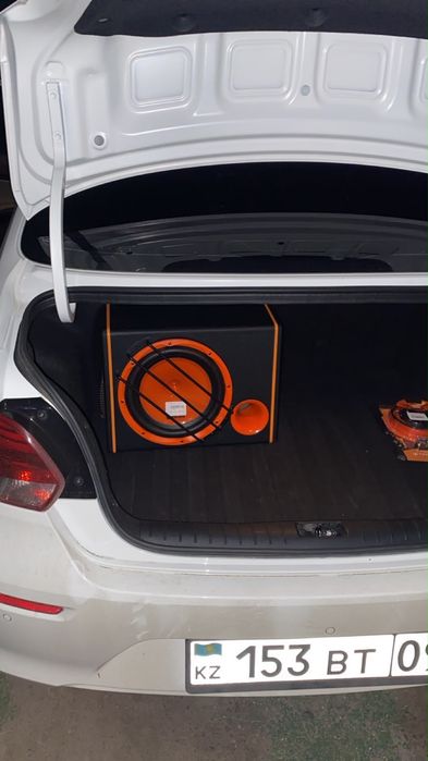Продам сабуфер новый boss mini