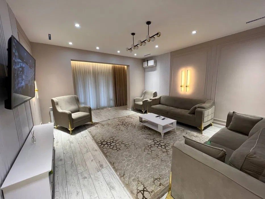 Сдается Уютная 2-ком квартира со своим двориком на Ц1