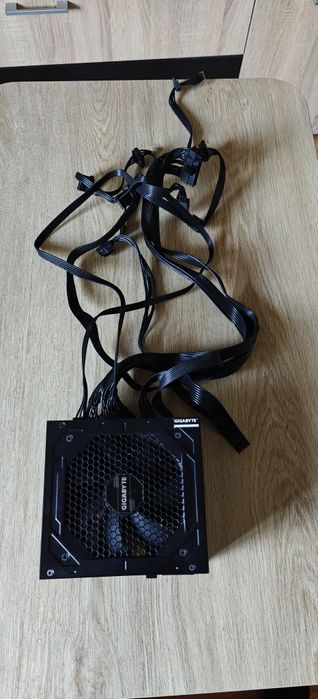 Vând sursă Gigabyte GM P750-GM Full Modulară