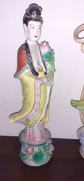 Triptic budist chinezesc: Zeița Guan Yin flancată de fiinte iluminate (în oglindă pentru armonie Feng Shui)