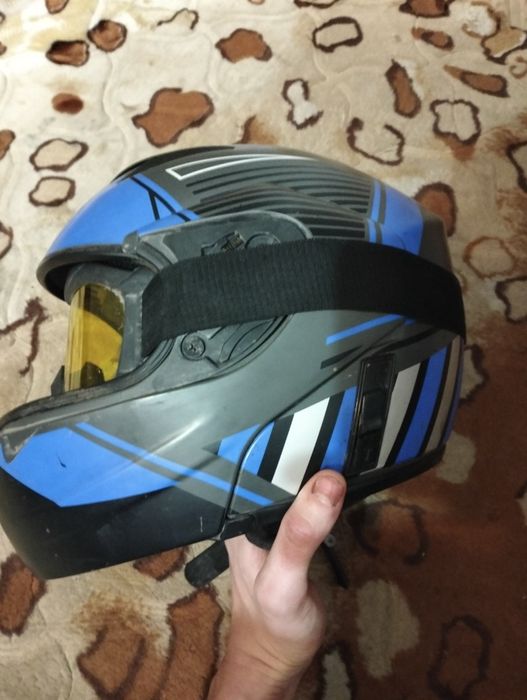 Продам шлем с очками