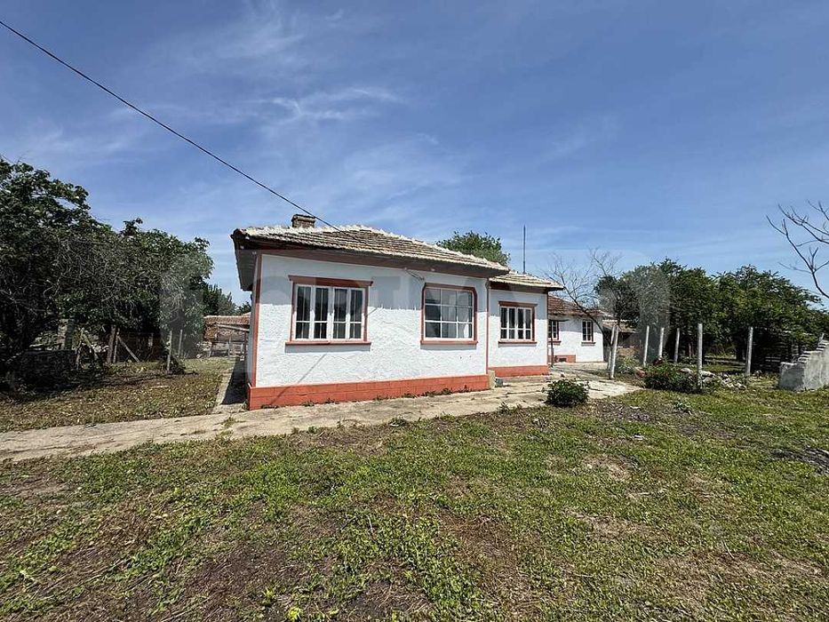 Реновирана едноетажна къща в село Спасово