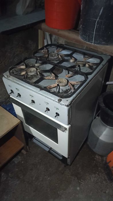 Газовая плита с газовой духовкой