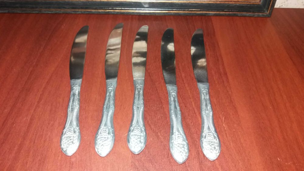 Вилки, ножи. Столовые приборы.