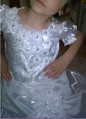 Много пищна шаферска рокля