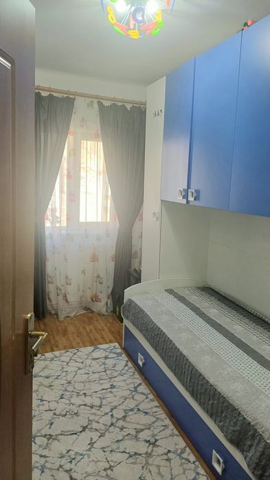 Vând apartament 3 camere Mioveni