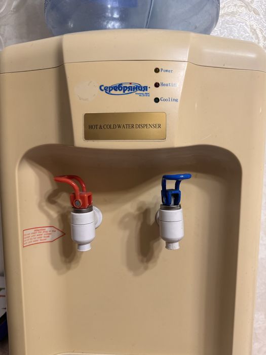 Продам диспенсер ( кулер для воды)