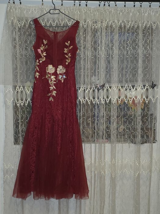 Rochie culoarea vișiniu,