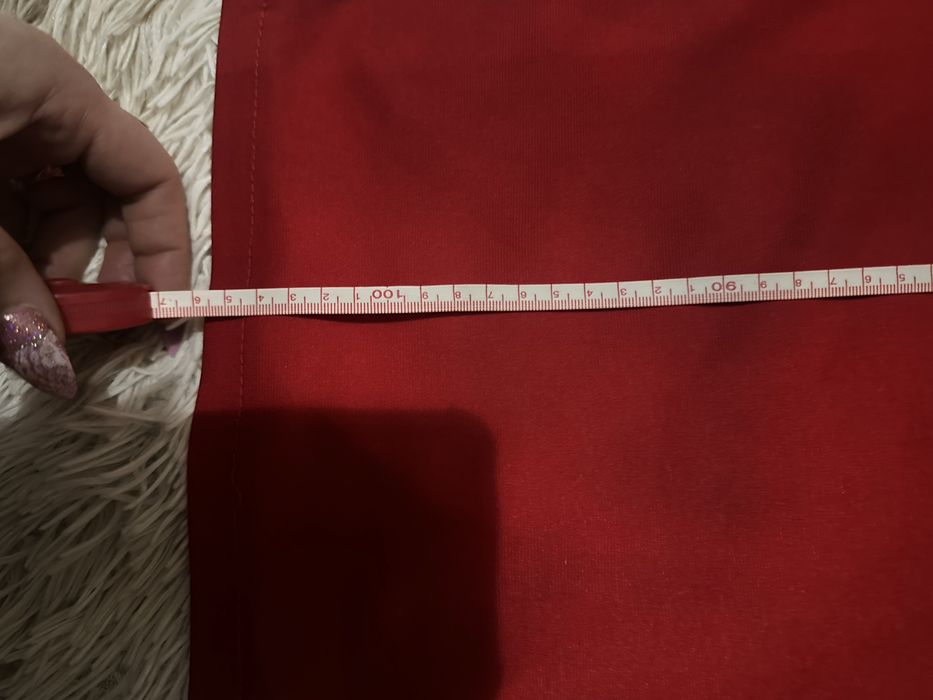 Ярко красное платье