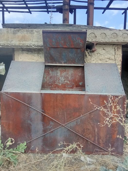 Продам металлический контейнер для хранение корма