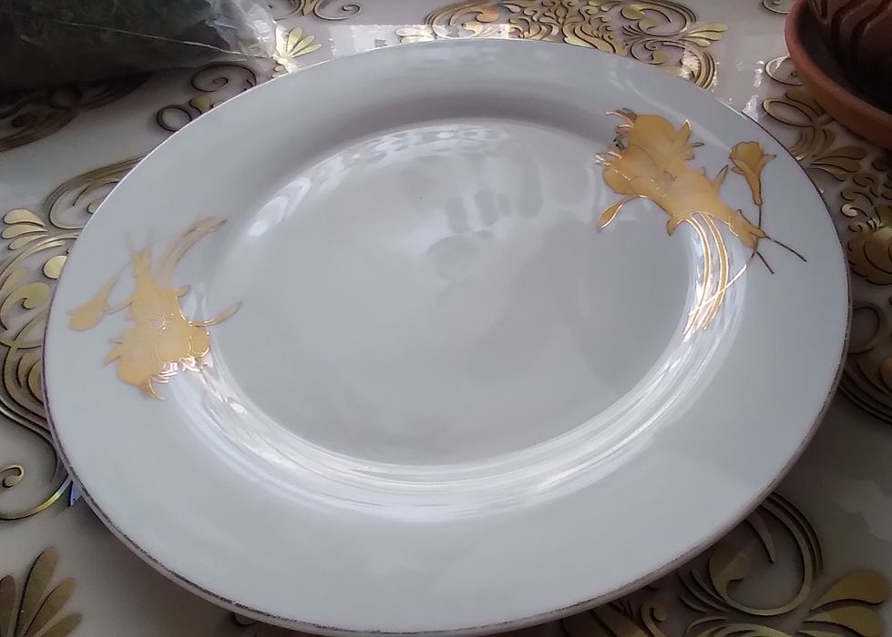 Блюда  большие  для  сервировки