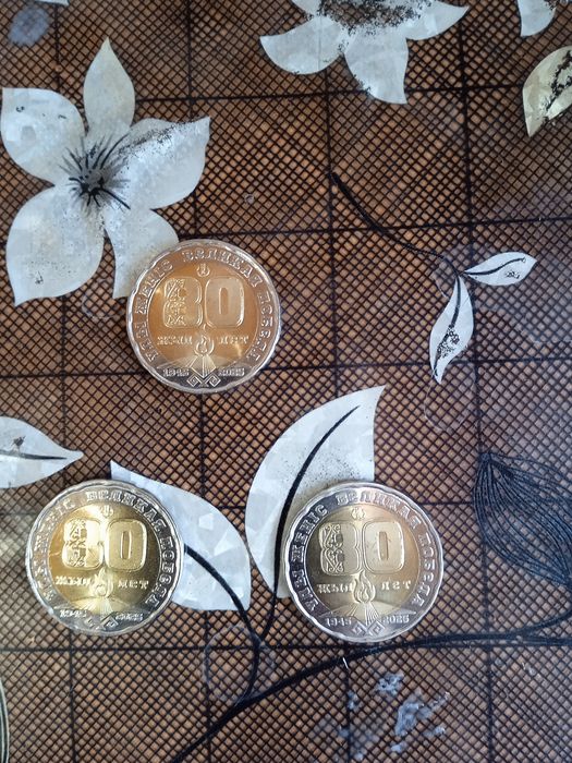 Продам монета 80лет победа есть 3штук