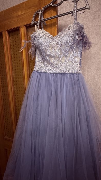 Прощам вечернее платье.