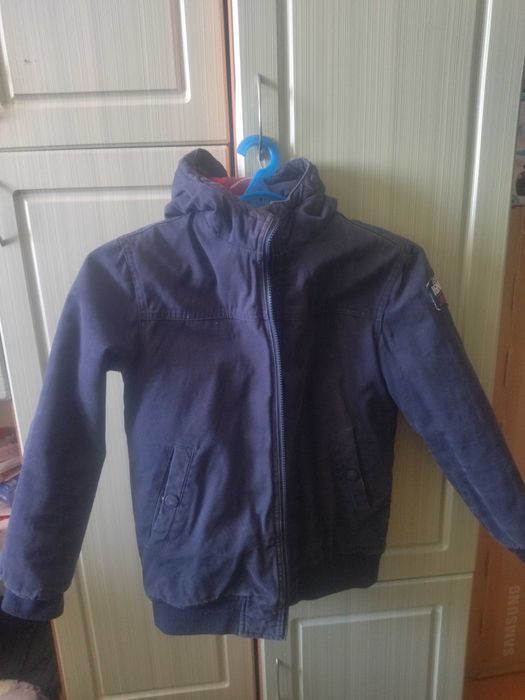 Продам демисезонную куртку.