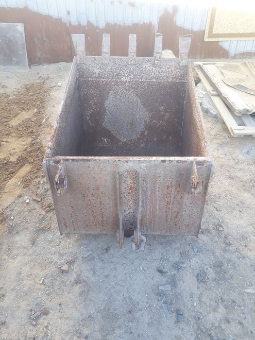 Продам ковш на трактор