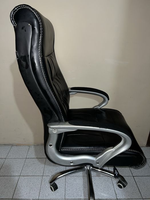 Офисное кресло