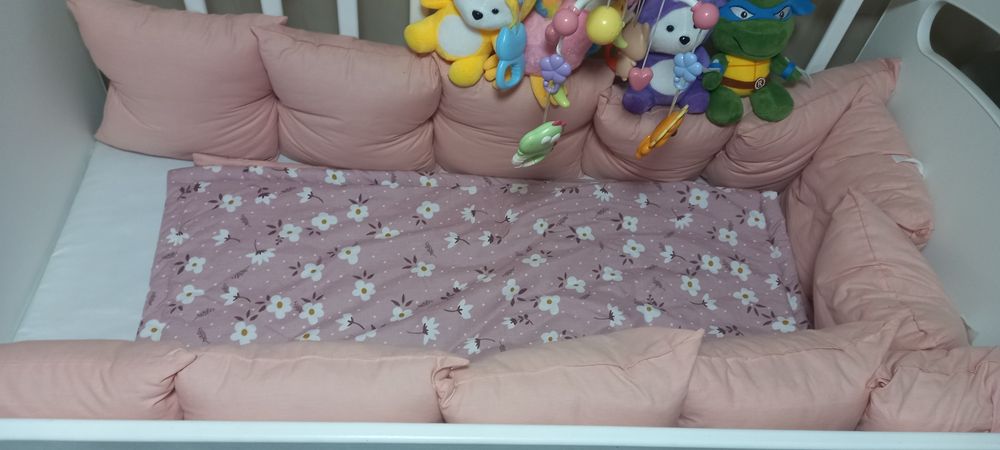 Продам бортики на кроватку